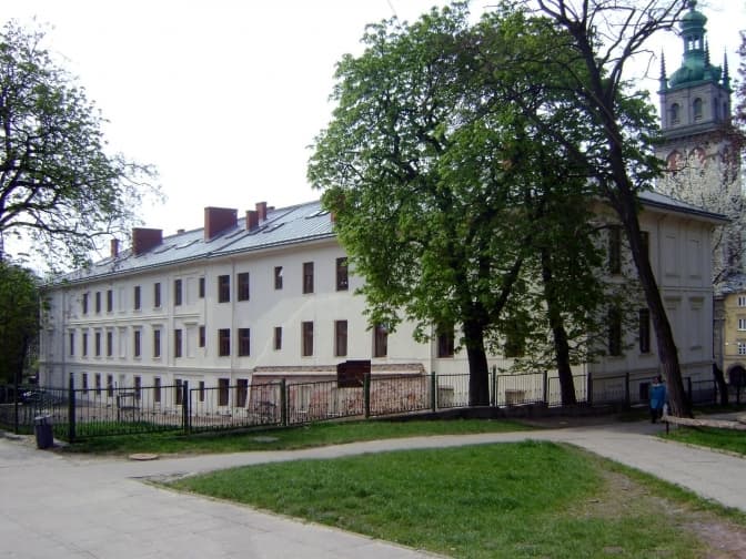 У Львові планують озеленити території 12 закладів освіти