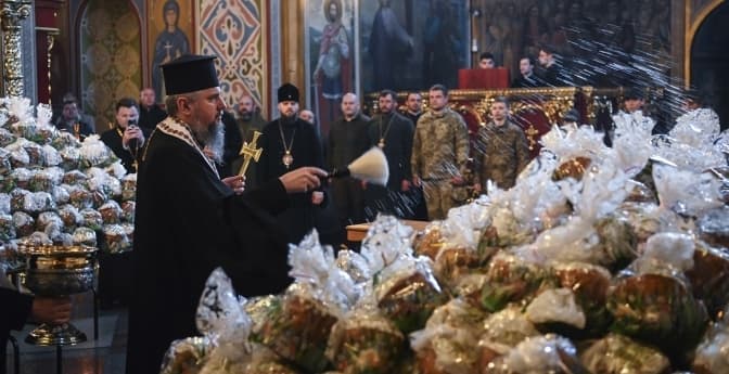 У Михайлівському соборі Епіфаній освятив 15 тисяч пасок для ЗСУ