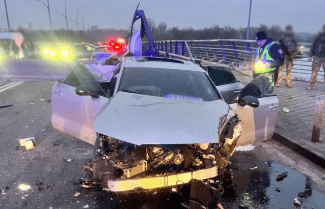 На Броварському проспекті в Києві сталася ДТП: п’ятеро постраждалих, рух перекрито