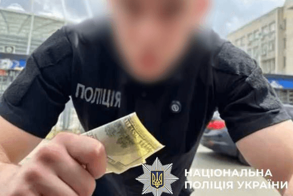 Київських блогерів оштрафували за зйомки фейкових затримань у формі поліції