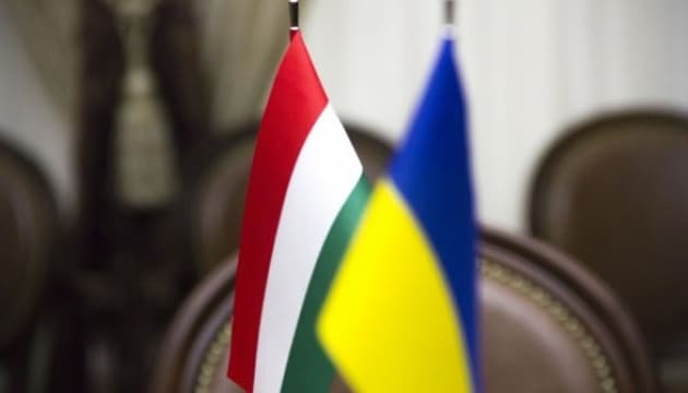 Україна заборонила в'їзд трьом угорським військовим