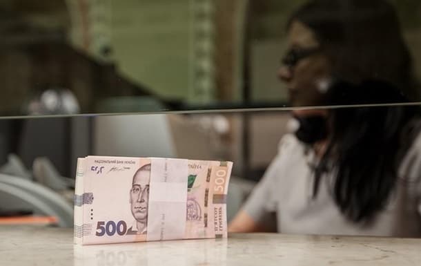 Зарплата чиновників в Україні значно зросла. Де заробляють найбільше