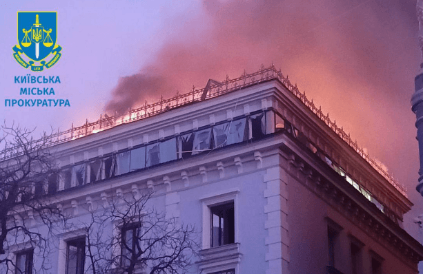 У Києві внаслідок атаки дронами горів корпус Нацбанку України