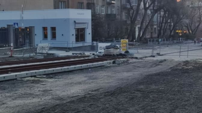 На вулиці Шевченка розпочали монтаж трамвайних плит і колії. Коли планують завершити ремонт