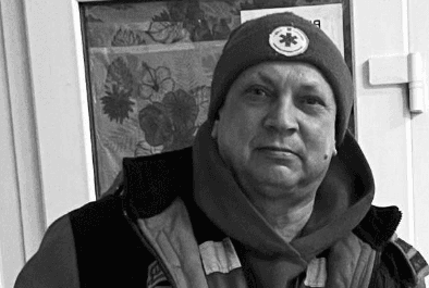 В Києві росія повторним ударом вбила медика Сергія Смоляка, який прибув на місце обстрілу