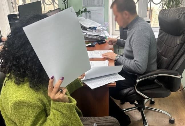 Посадовиця "Київпастрансу" отримала дві підозри через розтрату 58 млн грн на оплаті електроенергії