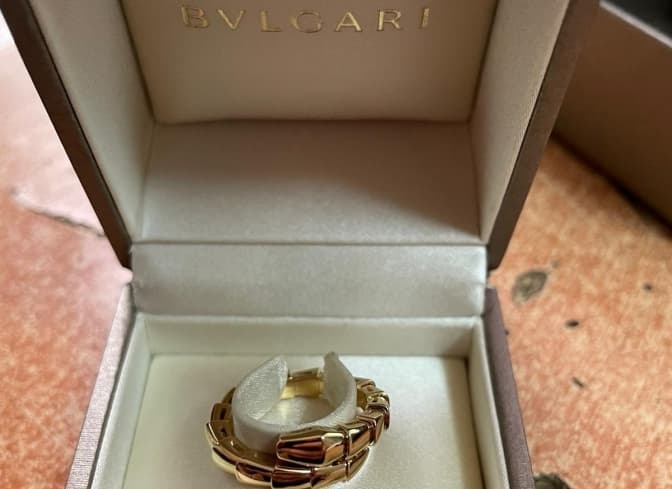 На Львівщині чоловік намагався перевезти коштовні ювелірні вироби на півмільйона гривень