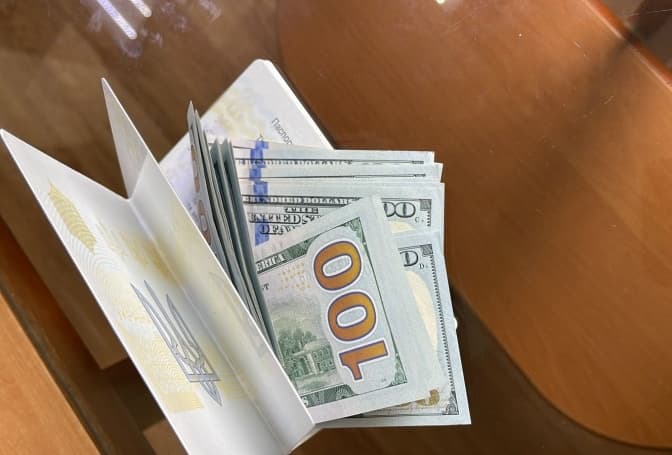У пункті пропуску на Львівщині чоловік за 1100 доларів хотів перетнути кордон