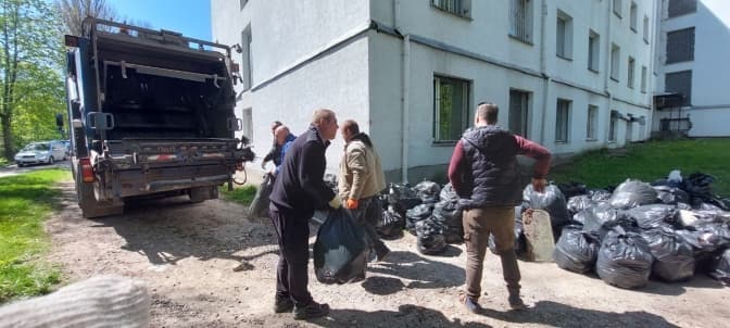 У Києві з Голосіївського парку вивезли понад 7 кубометрів сміття за вихідні