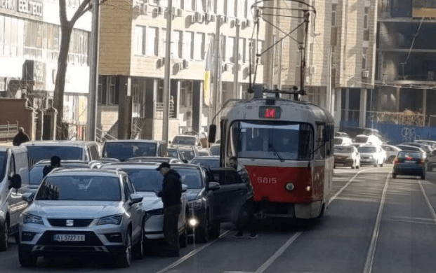 Активісти назвали ремонт Глибочицької у Києві "повним провалом"