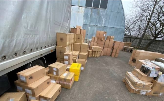 Біля кордону з Польщею у вантажівці виявили незадекларовані генератори і товари на 25 млн грн