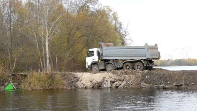 Засипання сміттям каналу між озерами Тягле і Небреж. КП «Плесо» звернулось до екологічної інспекції