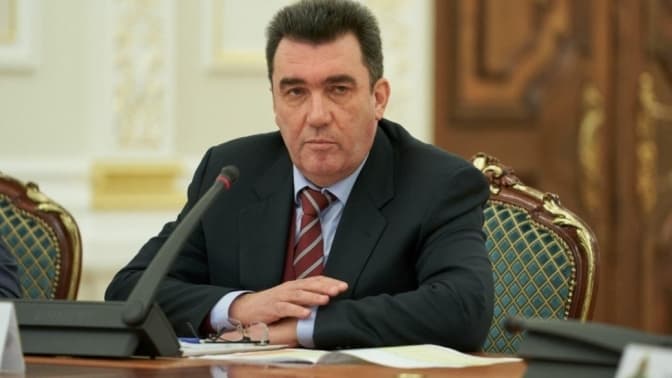 «Потрібно це витримати». Данілов попередив українців про складні кілька місяців