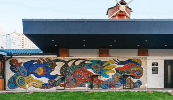 У КМДА готують охоронний договір на останнє мозаїчне панно Горської на фасаді ресторану "Вітряк"