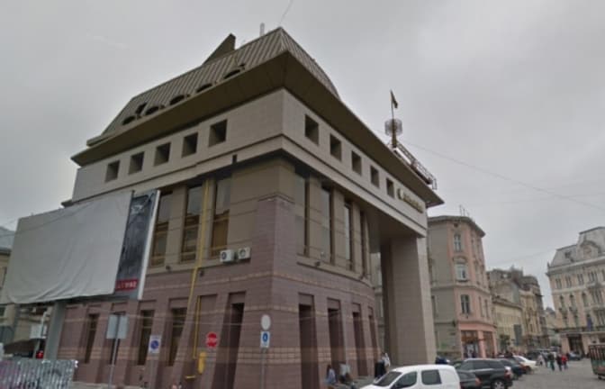 Будівлю колишнього «Укрсоцбанку» у Львові знову продають. Ціна впала втричі