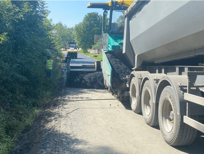 У Львівському районі ремонтують дорогу Мерещів-Добряничі