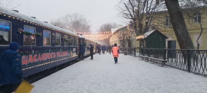 У Львові відкрили перший в історії зимовий сезон дитячої залізниці (відео)