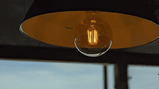 Майже 14 годин без світла. ДТЕК оприлюднив графіки відключень в Києві на 20 грудня