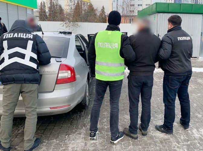 В Києві затримали посадовця під час отримання 500 тисяч грн хабаря