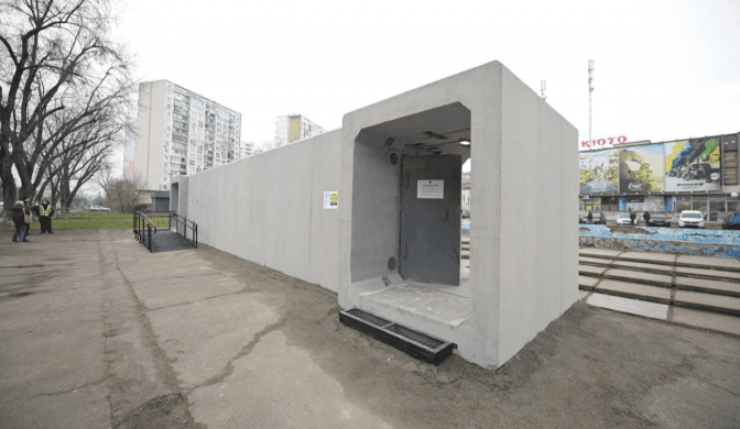 У Києві встановили перше мобільне укриття