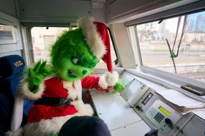 Грінч завітав до пасажирів Kyiv City Express на Різдво