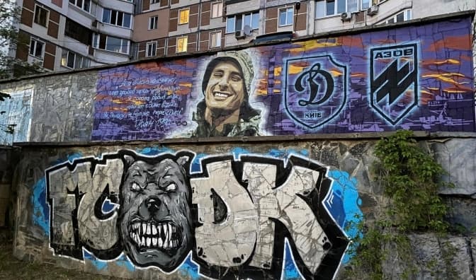 У Києві з'явився мурал, присвячений бійцю «Азову», який доставляв харчі в окупований Маріуполь