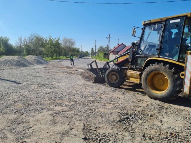 Мешканці Рясного самостійно збирають кошти на ремонт дороги