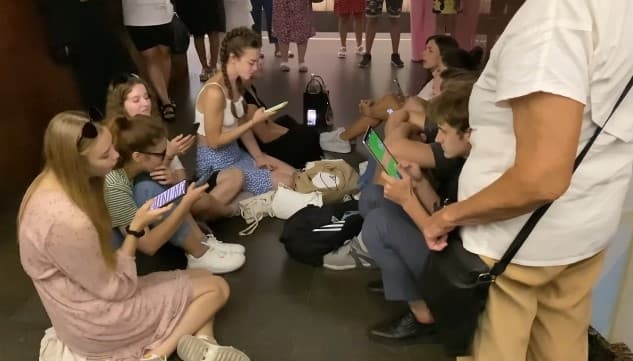 Під час ракетного обстрілу у київському метро співали патріотичних пісень