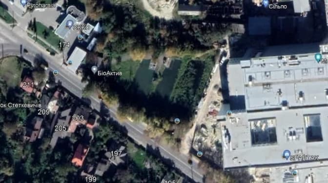 Львів'яни збирають підписи для збереження озера на Замарстинівській, яке засипали сміттям