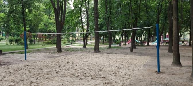 У Подільському районі Києва з'явився новий волейбольний майданчик