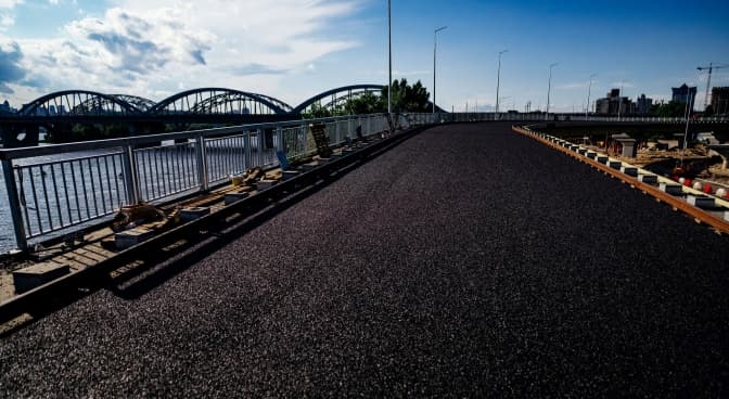 Розв'язки на Дарницькому мосту в Києві готують до відкриття