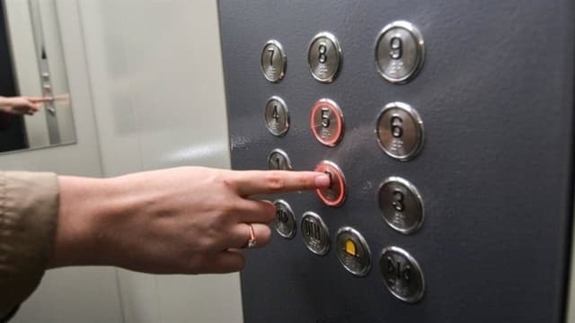 Що робити, якщо застрягли в ліфті. Алгоритм дій