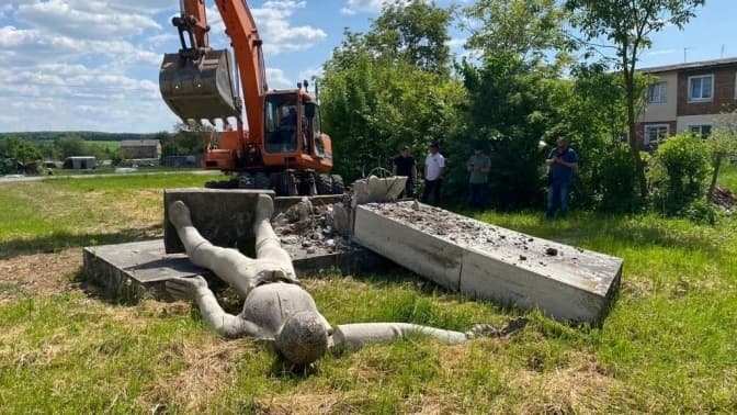Скільки радянських пам'ятників залишилося у Львівському районі