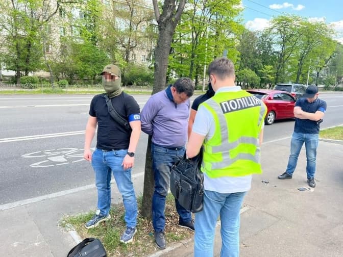 У Києві на хабарі затримали в.о. начальника відділу з питань благоустрою РДА