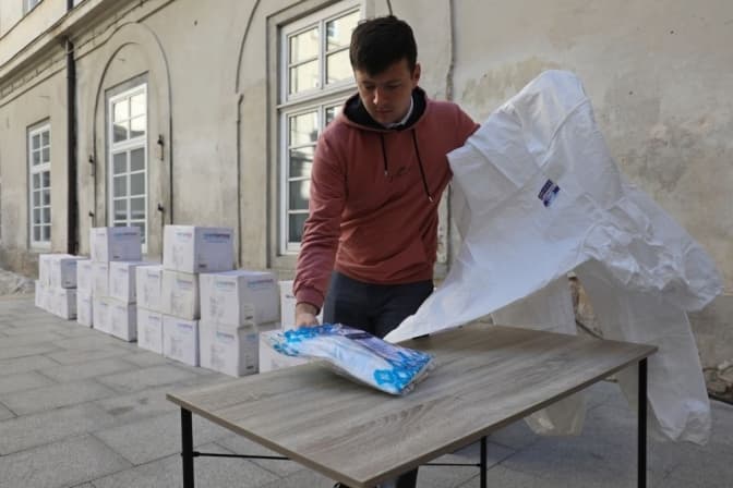 Львів отримав костюми біологічного та хімічного захисту