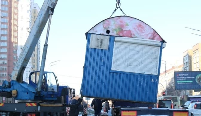 На Дарниці демонтували кіоски для розширення Харківського шосе