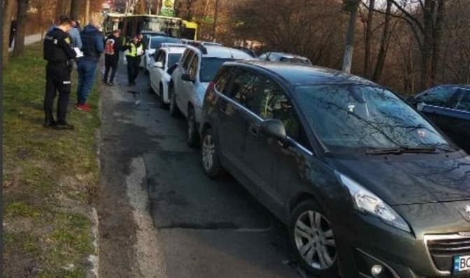 Через ДТП у Львові один із тролейбусів тимчасово курсує зі змінами