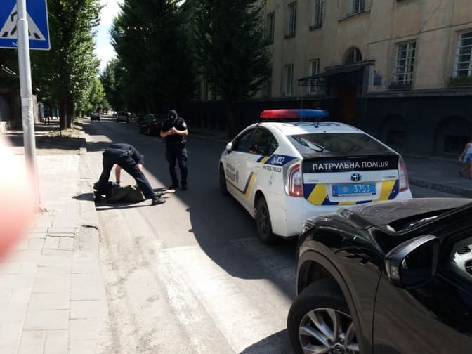 У Львові екіпаж патрульних збив чоловіка. Фото