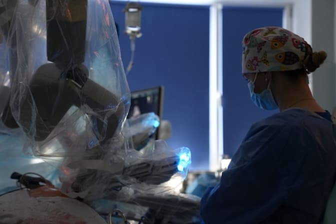 Львівські лікарі провели операцію на серці за допомогою робота