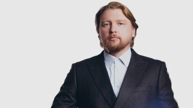 Ведучий каналу «Ісландія» Петров звільнився з НВМК "за власним бажанням"