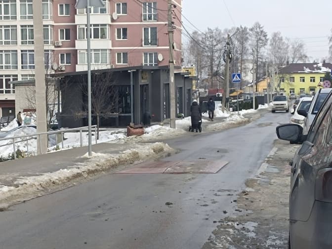 Біля Львова встановлюють «берлінські подушки» для безпеки на дорогах