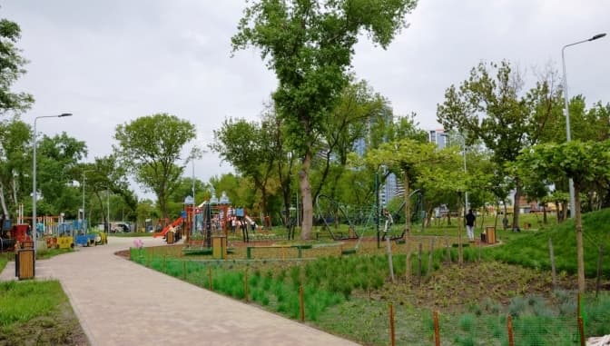 У парку «Прибережний» у Києві триває капремонт. Що вже зробили