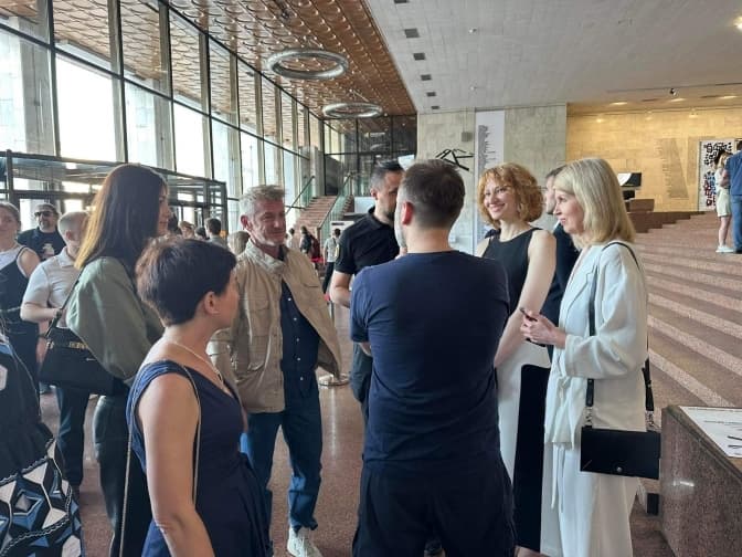 Шон Пенн у Києві показав фільм «Superpower» про українців у війні