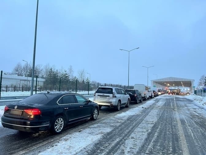 У чотирьох пунктах пропуску на Львівщині є черги з автомобілів