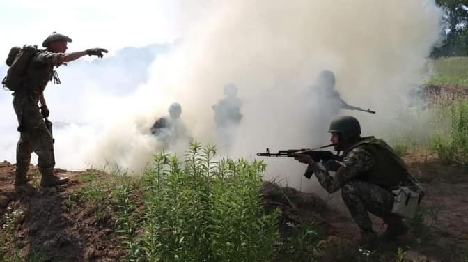 Ворог зосереджує зусилля на трьох напрямках, – Генштаб