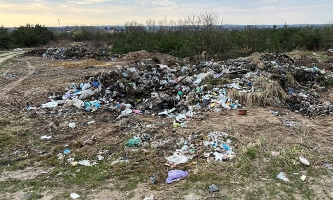 На Львівщині виявили сміттєзвалище площею 5 гектарів