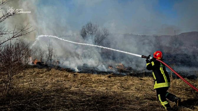 Понад 800 пожеж від початку року: на Львівщині хочуть створити місцеві пожежні команди
