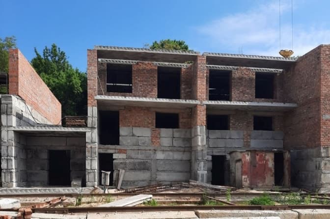 На вулиці Малоголосківській у Львові зводять самобуд. Мешканців просять не купувати там житло