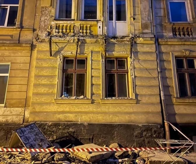 У Львові вночі стався обвал балкона