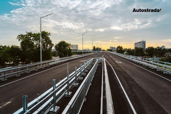 У Києві відкрили рух з’їздом з Дарницького мосту на лівому березі